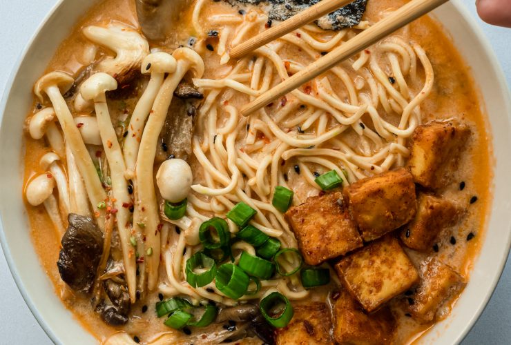 Ramen, spicy, recette, vegan, umami, noodles, bouillon épicé, recette chinoise, piment
